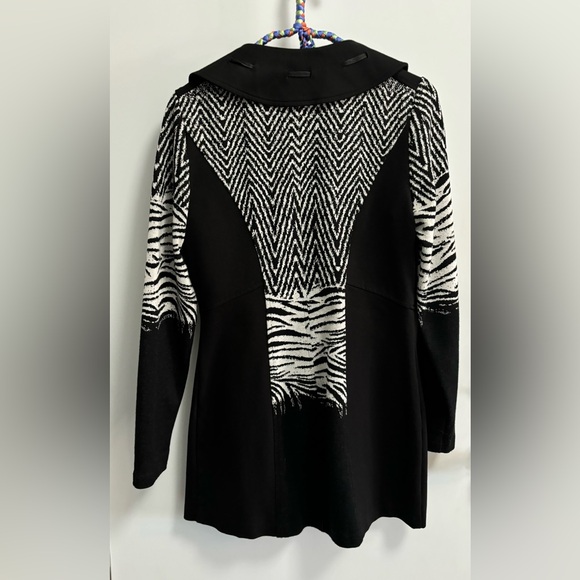 Ladies black and white knit jacket - Picture 2 of 8